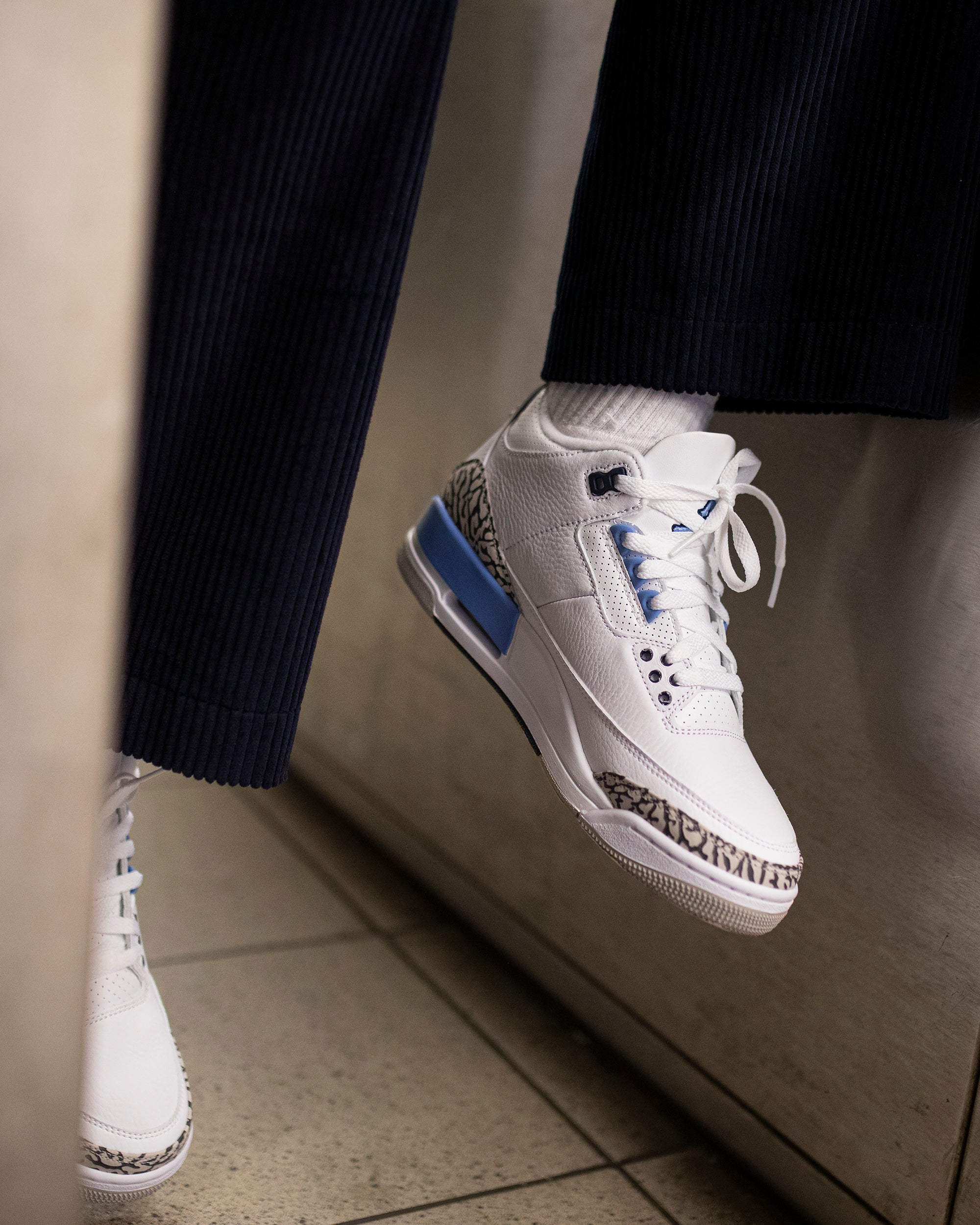 Air Jordan 3 Retro - Valor Blue card image
