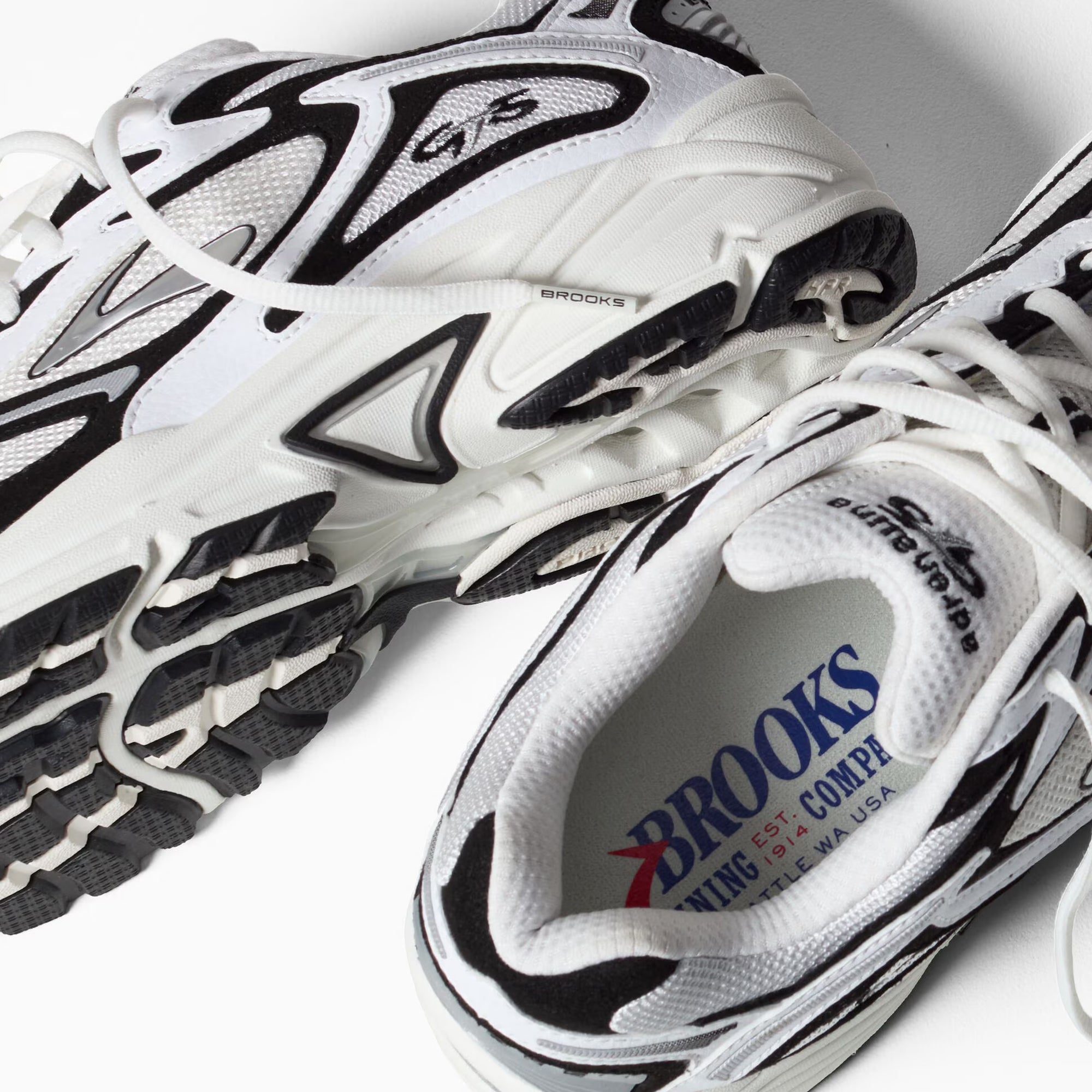 Brooks Mens Adrenaline GTS 4 Shoes