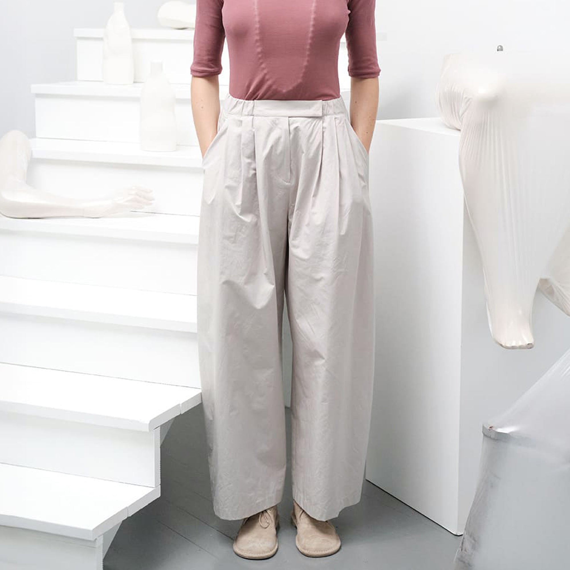 Amomento Womens Three Tuck Banding Pants