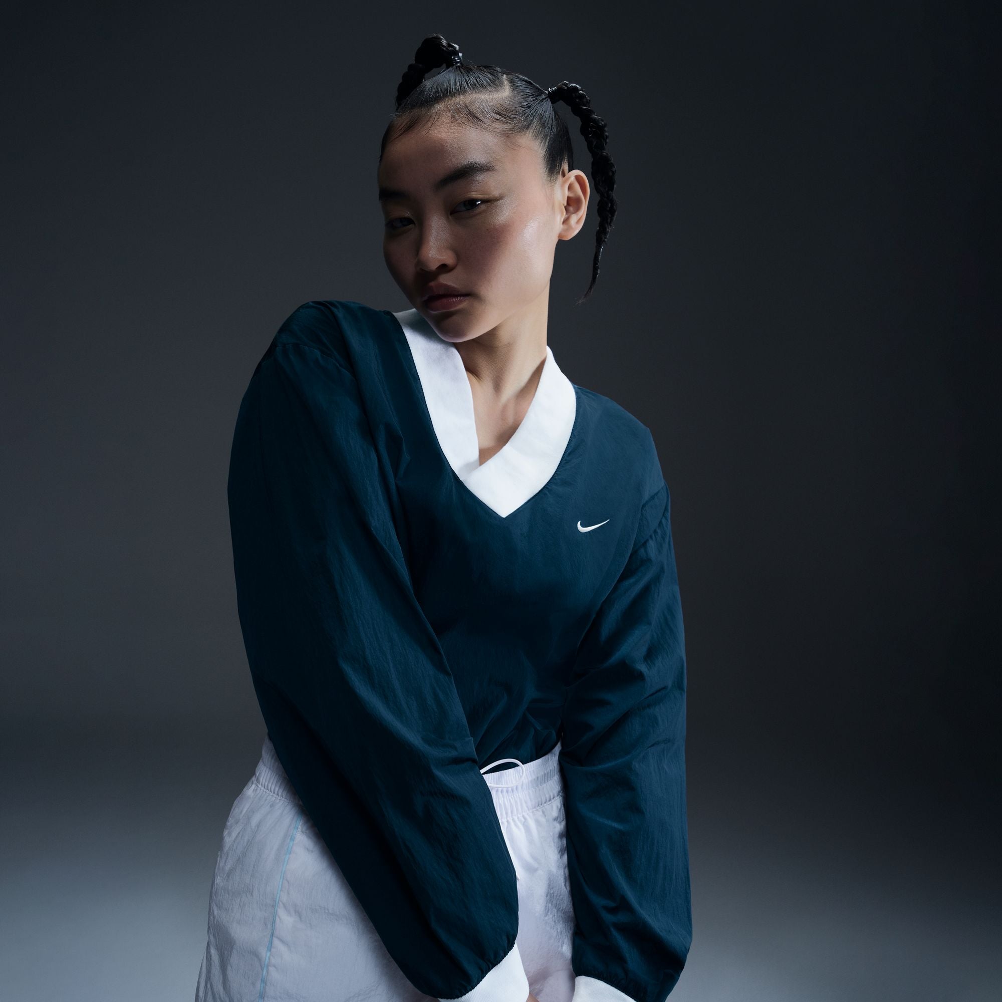 Nike Womens Loose UV Woven Long-Sleeve V-Neck Top