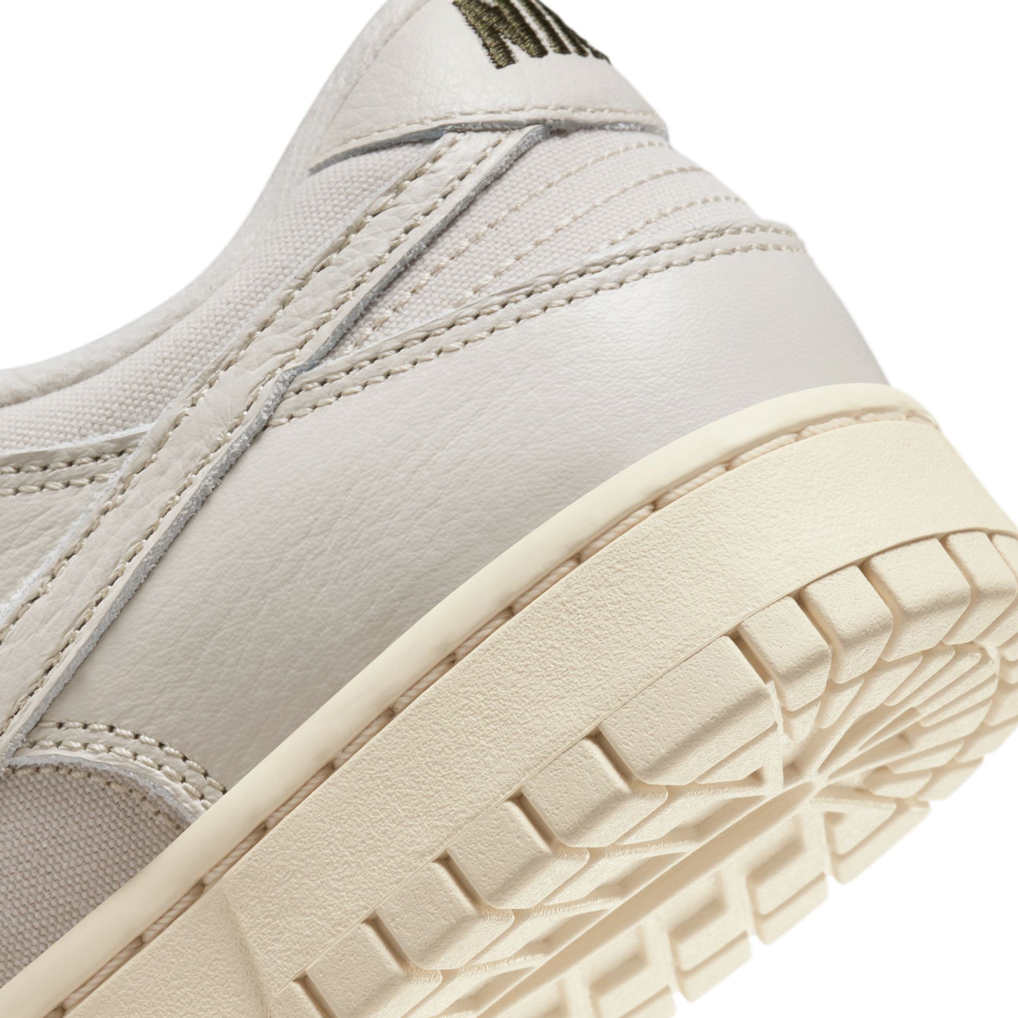 Nike Mens Dunk Low Retro Premium Shoes
