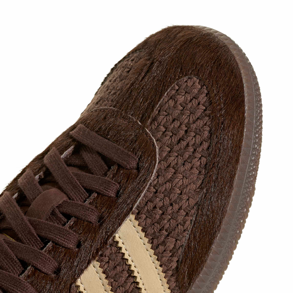 Auburn/ Warm Vanilla/ Magic Beige Sneakers on a white background