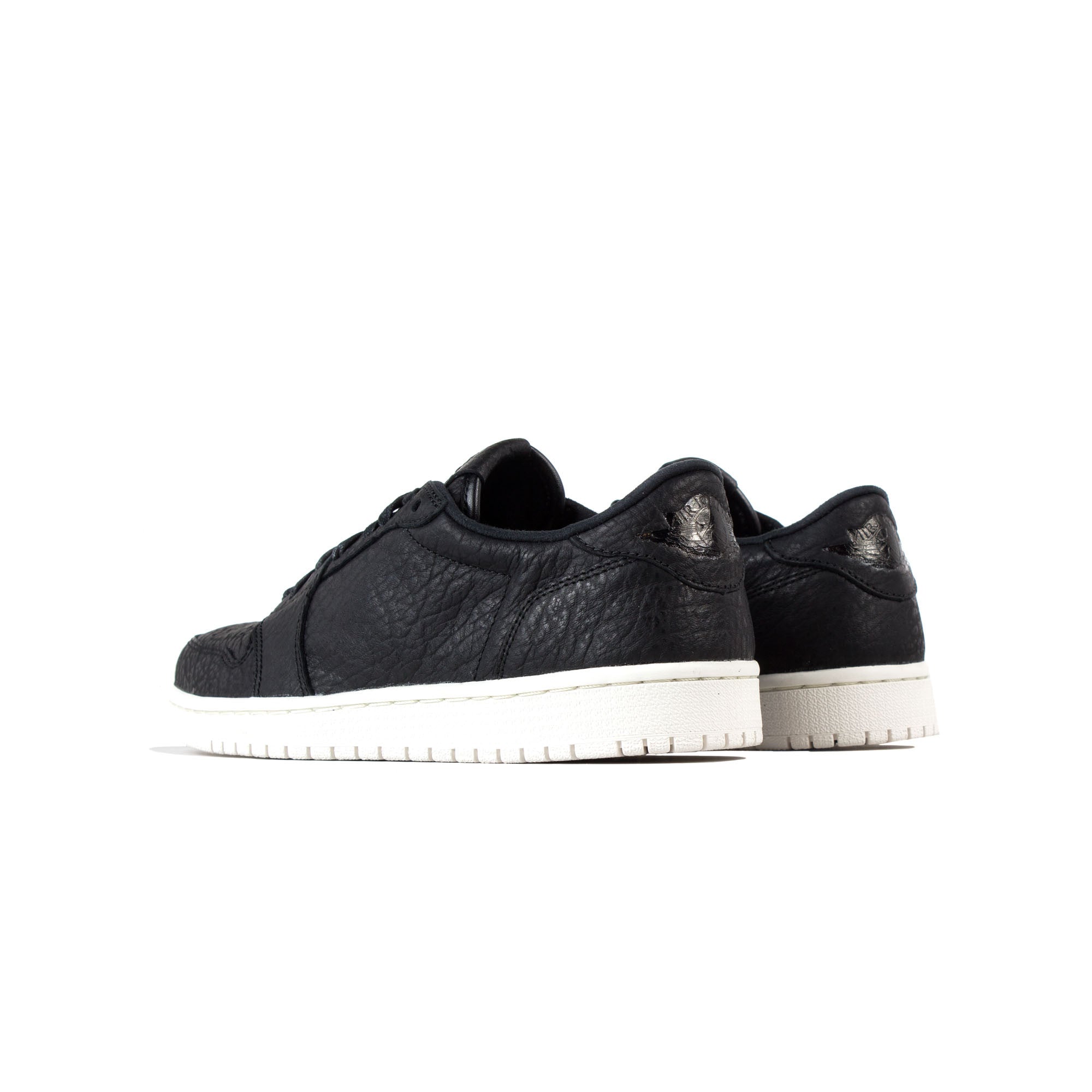 Air Jordan Mens 1 Retro Low "Swooshless" Shoes